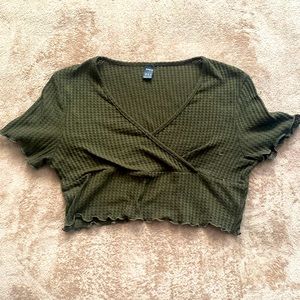 Dark green knitted crop top
